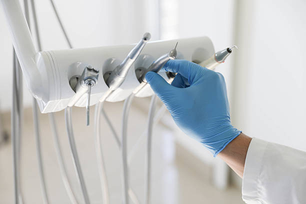 Professional Emergency Dentist technician working in El Paso, IL